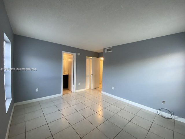 1735 W 60th St M301, Hialeah, FL 33012