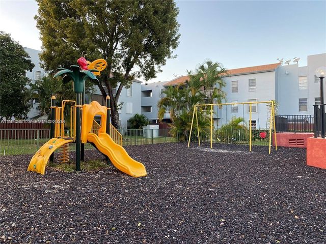 1735 W 60th St M301, Hialeah, FL 33012