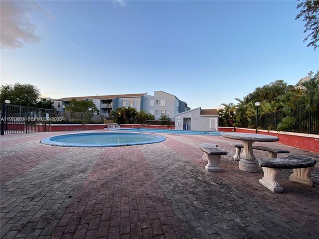 1735 W 60th St M301, Hialeah, FL 33012