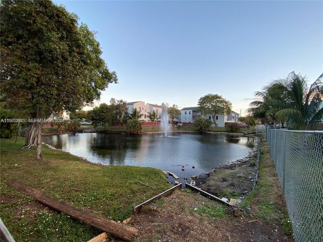 1735 W 60th St M301, Hialeah, FL 33012