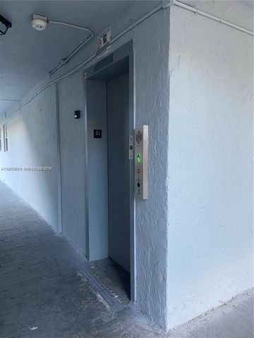 1735 W 60th St M301, Hialeah, FL 33012