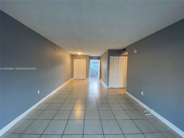 1735 W 60th St M301, Hialeah, FL 33012