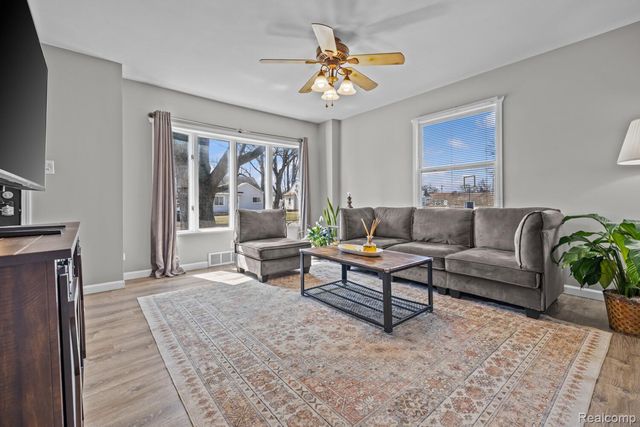 33494 Pierce Street, Garden City, MI 48135