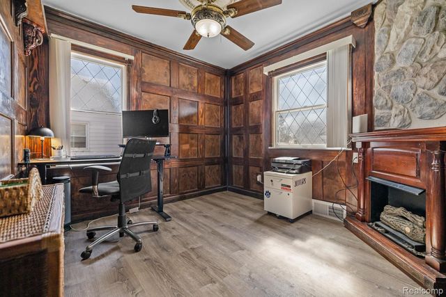 33494 Pierce Street, Garden City, MI 48135