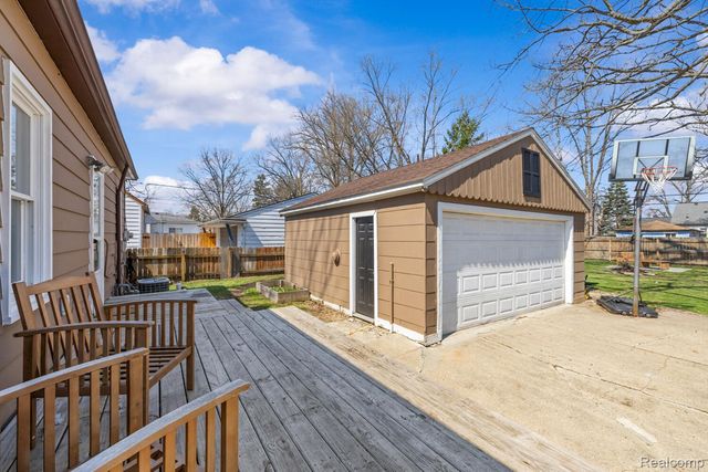 33494 Pierce Street, Garden City, MI 48135