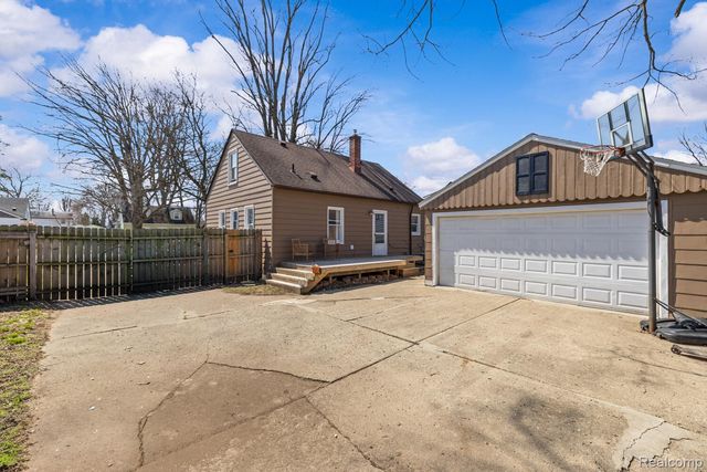 33494 Pierce Street, Garden City, MI 48135