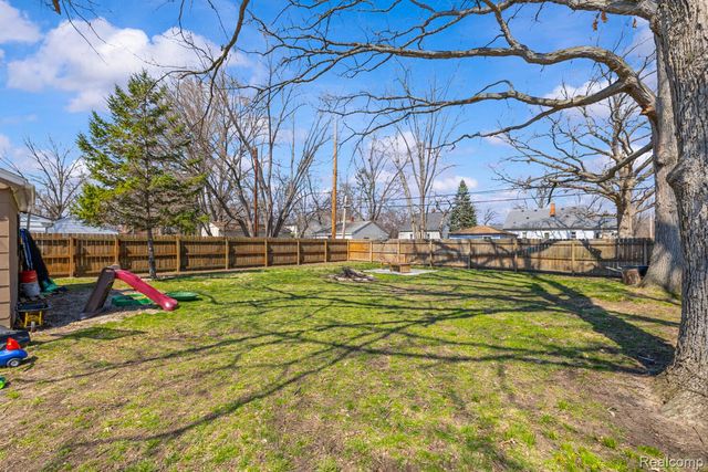 33494 Pierce Street, Garden City, MI 48135