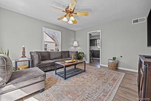 33494 Pierce Street, Garden City, MI 48135