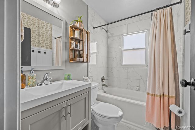 33494 Pierce Street, Garden City, MI 48135