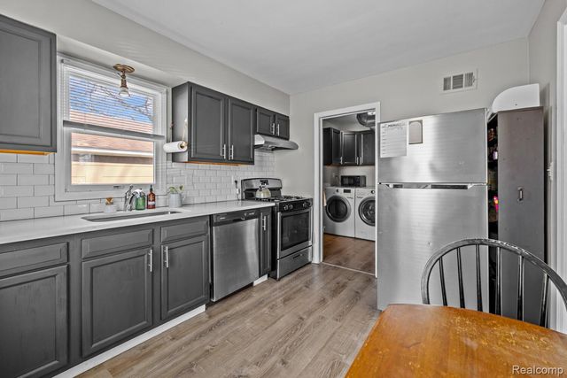 33494 Pierce Street, Garden City, MI 48135