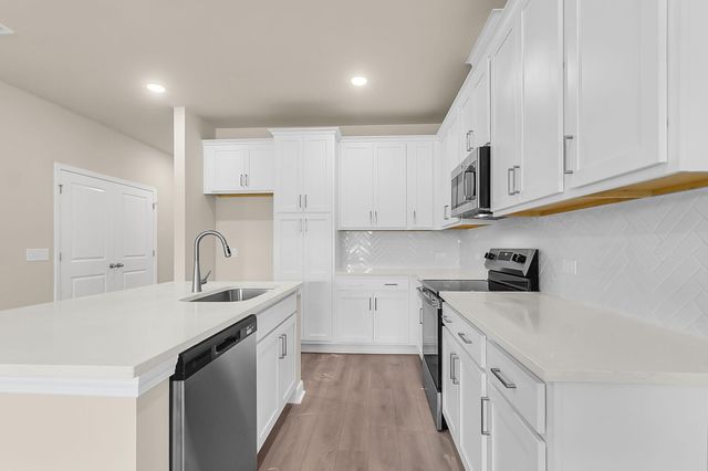 5047 Blackberry Lane, Ravenel, SC 29470