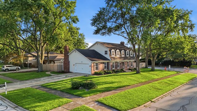 604 Timber Trail Drive, Naperville, IL 60565