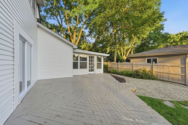 604 Timber Trail Drive, Naperville, IL 60565