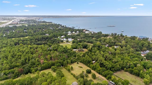 325 Bay Avenue S, Kemah, TX 77565