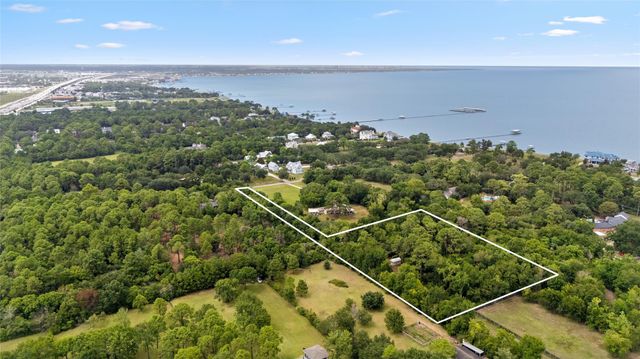 325 Bay Avenue S, Kemah, TX 77565