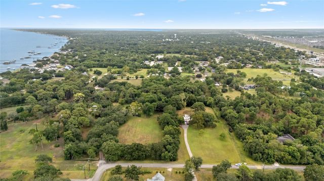 325 Bay Avenue S, Kemah, TX 77565