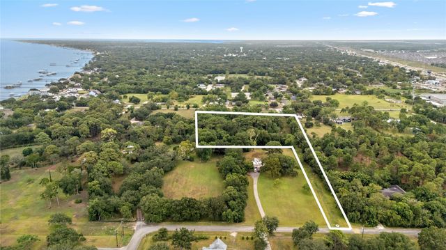 325 Bay Avenue S, Kemah, TX 77565