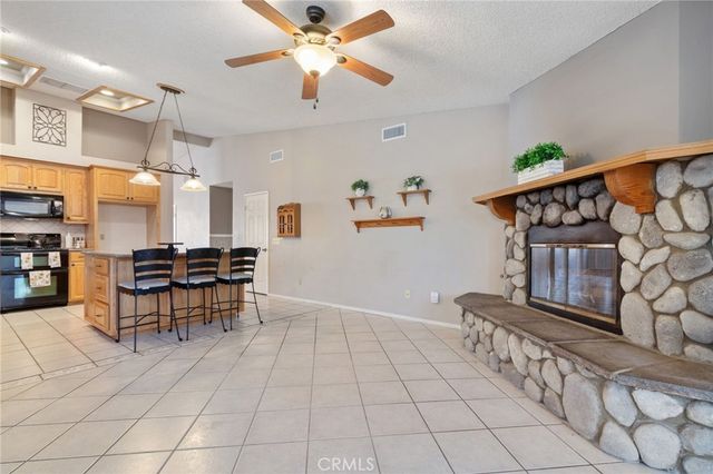 42307 61st st w, Quartz Hill, CA 93535