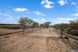 5530 Blackhill, Floresville, TX 78114
