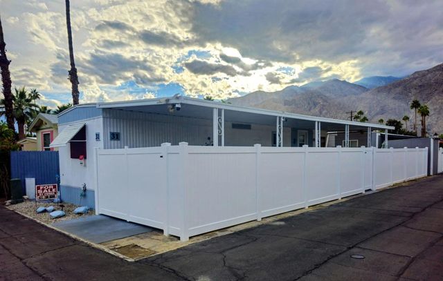 31 Black Hawk Street, Palm Springs, CA 92264