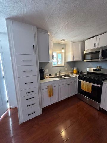 31 Black Hawk Street, Palm Springs, CA 92264