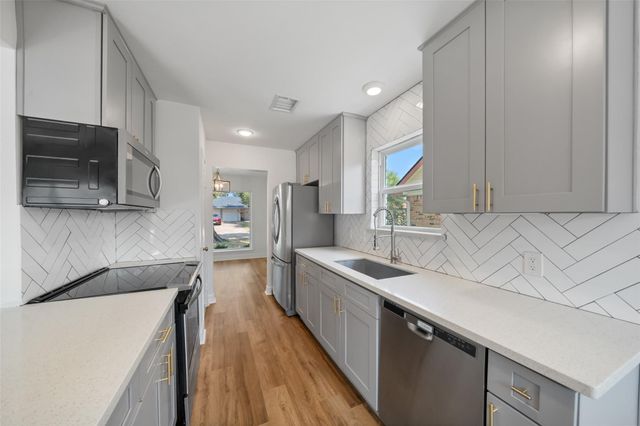 6107 Golden Forest Drive, Houston, TX 77092