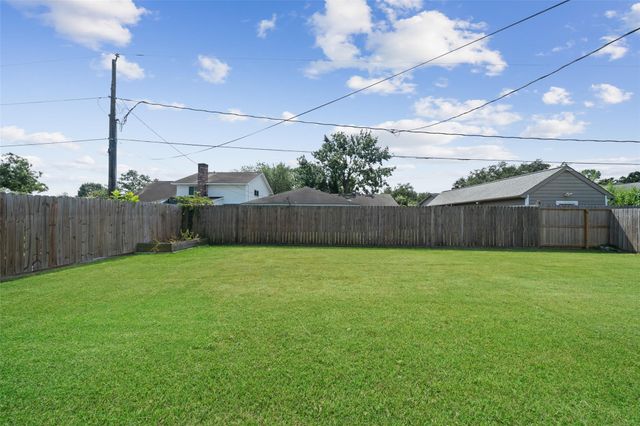 6107 Golden Forest Drive, Houston, TX 77092