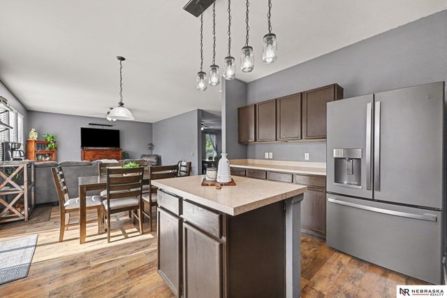 2307 Walnut Creek Drive, Papillion, NE 68046