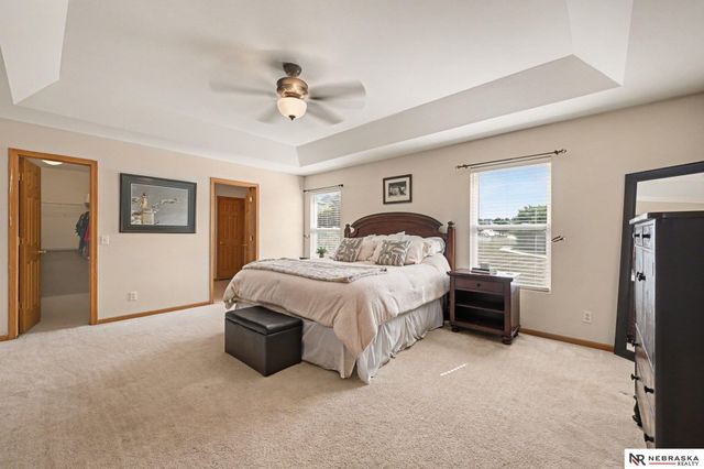 2307 Walnut Creek Drive, Papillion, NE 68046