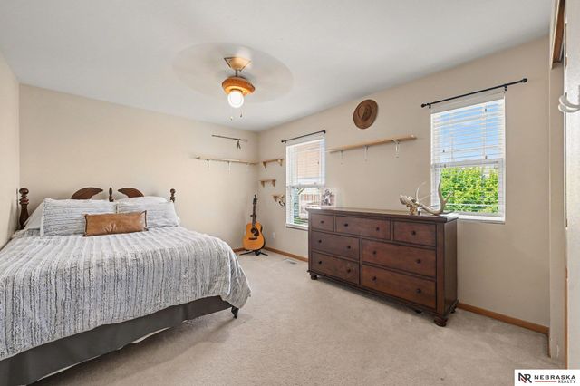 2307 Walnut Creek Drive, Papillion, NE 68046