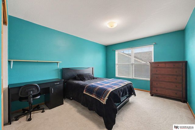 2307 Walnut Creek Drive, Papillion, NE 68046