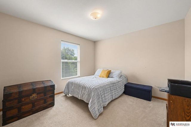 2307 Walnut Creek Drive, Papillion, NE 68046