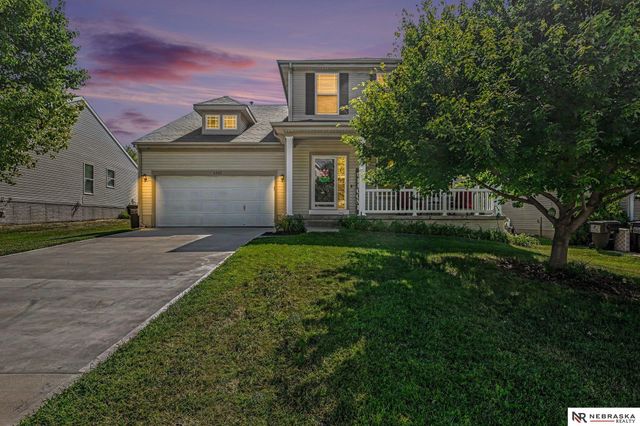 2307 Walnut Creek Drive, Papillion, NE 68046