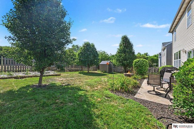 2307 Walnut Creek Drive, Papillion, NE 68046