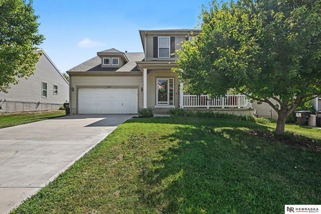 2307 Walnut Creek Drive, Papillion, NE 68046