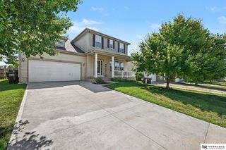 2307 Walnut Creek Drive, Papillion, NE 68046