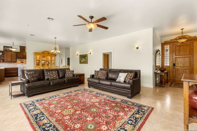 2188 Bretzke Ln, New Braunfels, TX 78132