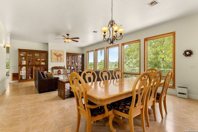 2188 Bretzke Ln, New Braunfels, TX 78132
