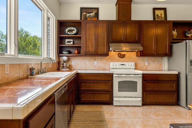 2188 Bretzke Ln, New Braunfels, TX 78132