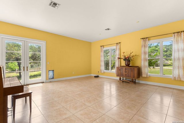 2188 Bretzke Ln, New Braunfels, TX 78132