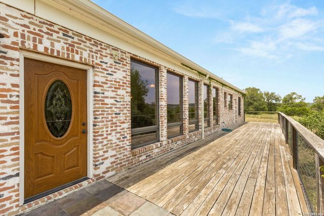 2188 Bretzke Ln, New Braunfels, TX 78132