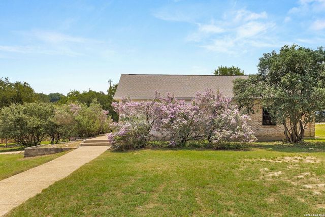 2188 Bretzke Ln, New Braunfels, TX 78132