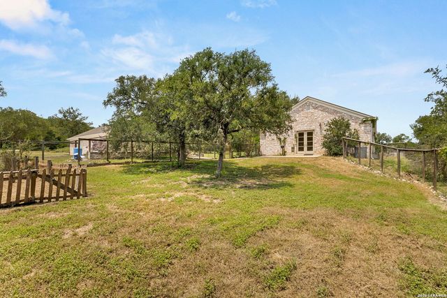 2188 Bretzke Ln, New Braunfels, TX 78132