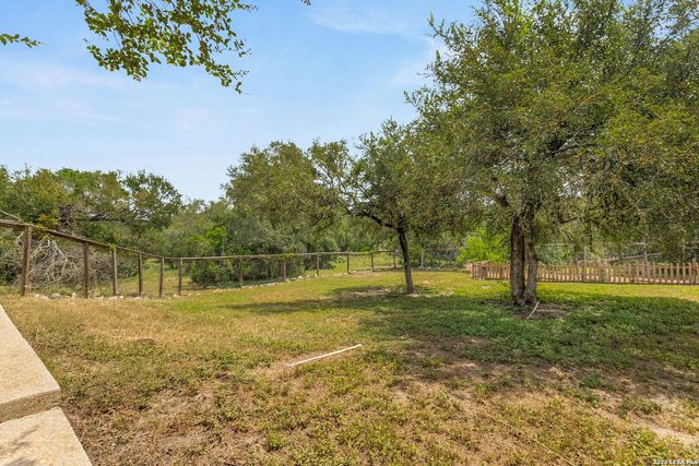 2188 Bretzke Ln, New Braunfels, TX 78132