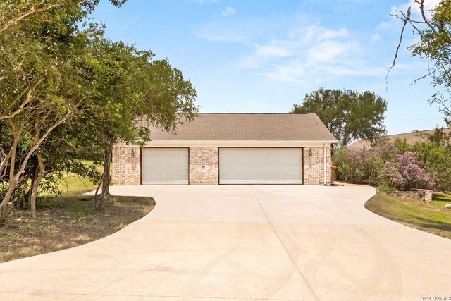 2188 Bretzke Ln, New Braunfels, TX 78132