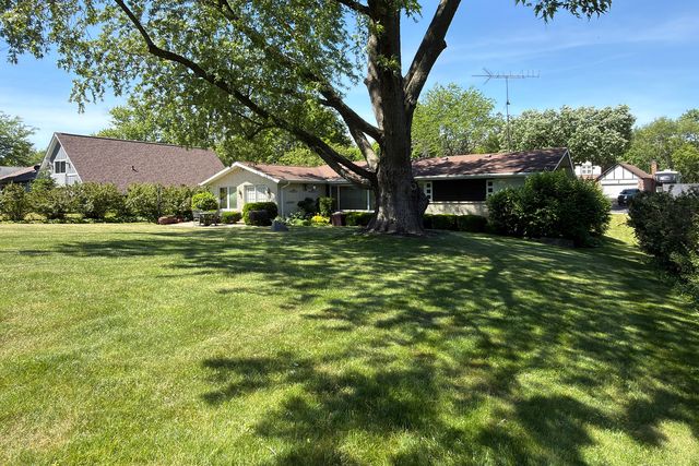 34841 N leonard Avenue, Ingleside, IL 60041