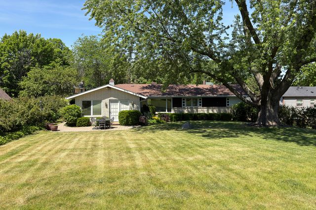 34841 N leonard Avenue, Ingleside, IL 60041