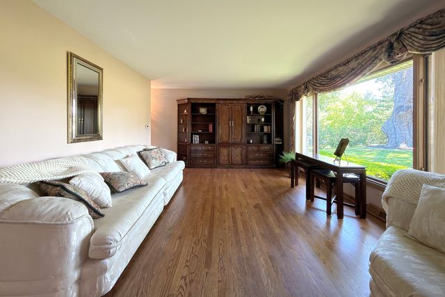 34841 N leonard Avenue, Ingleside, IL 60041
