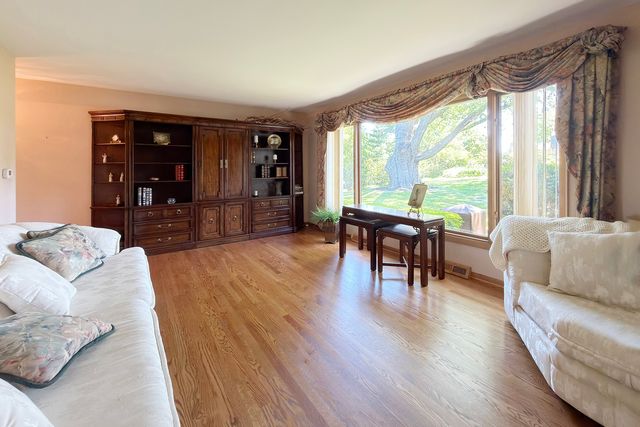 34841 N leonard Avenue, Ingleside, IL 60041