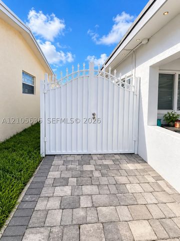 4641 SW 25th St B, West Park, FL 33023